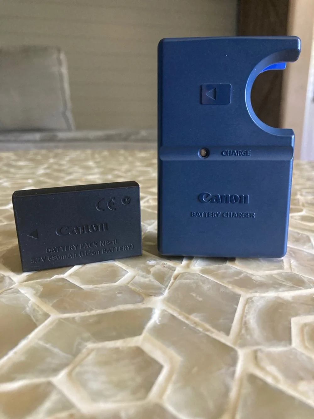 Canon Digital IXUS camera with 2 batteries & OEM charger